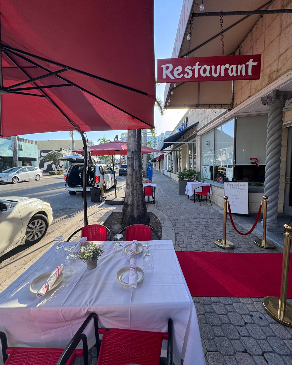 Redwood Bar & Kitchen